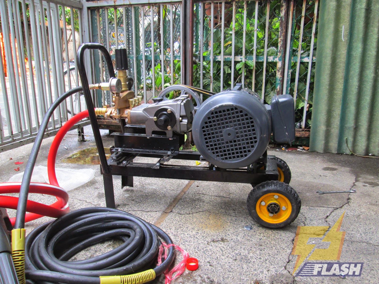 máy rửa xe mini cũ